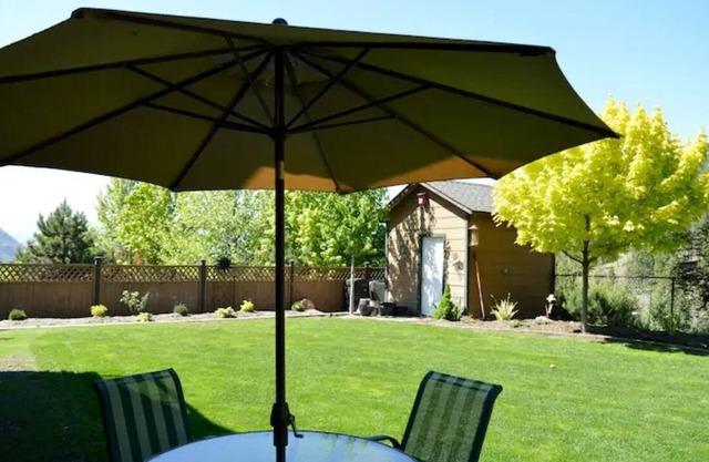 Vacation Oasis in West Kelowna - License # 9623