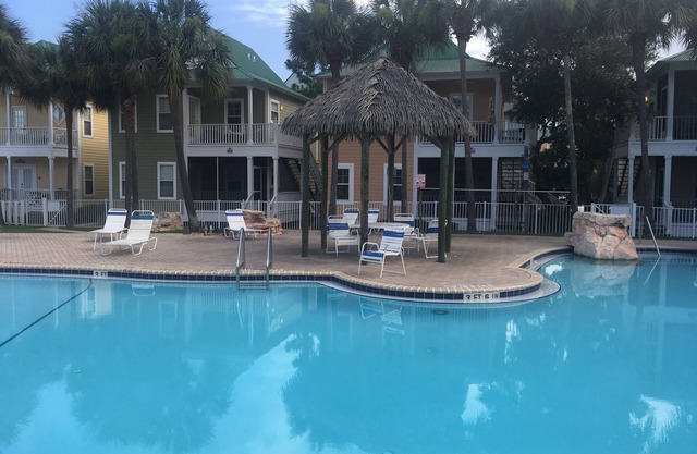 Vacation Paradise at Purple Parrot Resort Relax at the Tiki Bar New on
