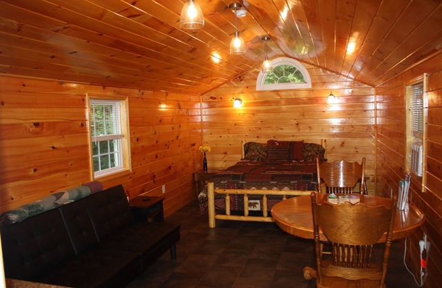 Vacation Rental Cabin, Keuka Lake Outlet-Trail, Wine Trail. Brand New in 2016