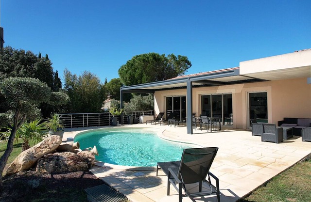 Vacation rental house with pool AUREILLE LS1-300