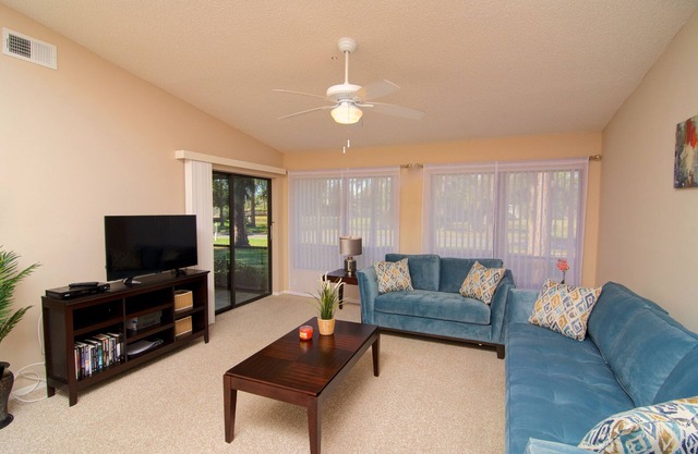 Vacation Villa just minutes drive from Siesta Key, year-round heated pool/3640