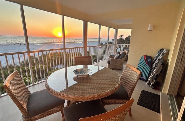 Vacation Villas #233 - Beachfront condo with amazing views!