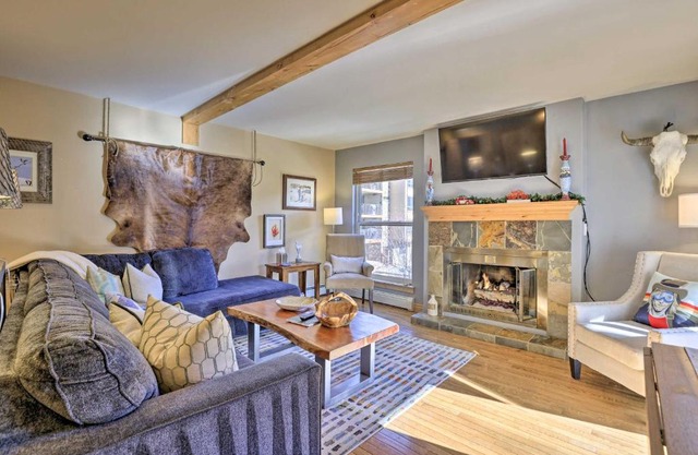 Vail Ski Condo with Mtn Views and Shuttle Service!