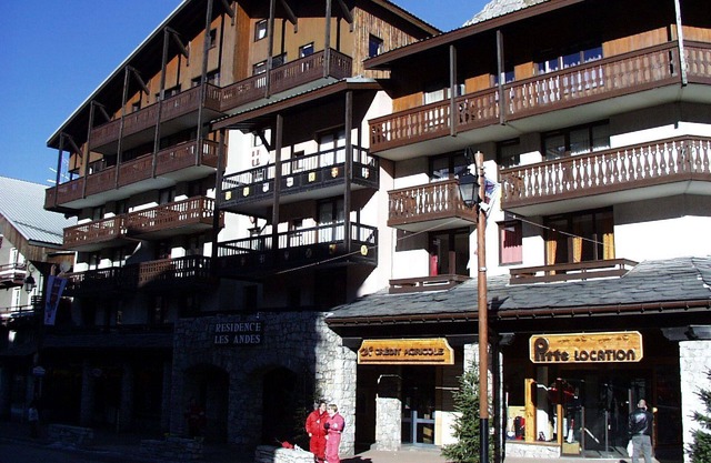 Val d'Isere Full center : STUDIO-CABIN 31m2 WiFi & parking for 4 guests, max. 5
