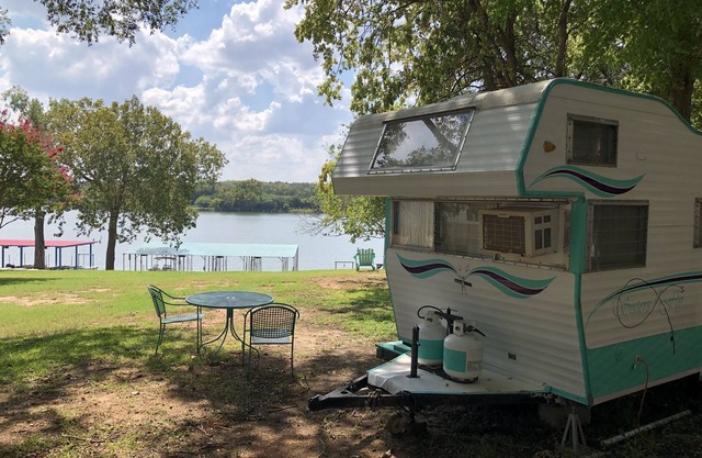 Valentine Lakeside - Tincan 22