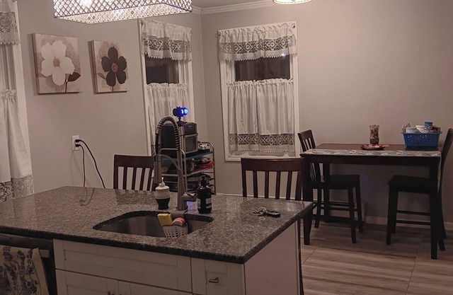 Valisha's 2Bedroom Cozy Home, Quick Access To New York & New Jersey.