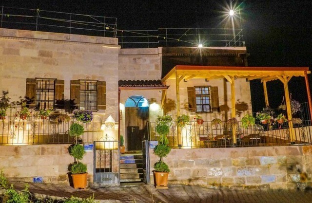 Valley Inn Cave Hotel