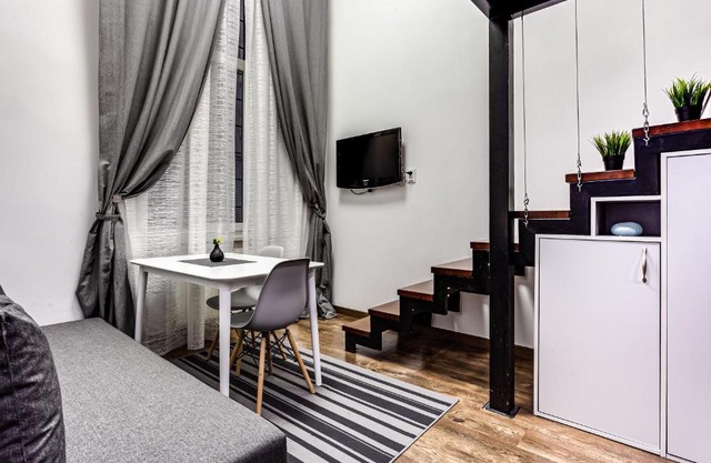 Valova 13, small studio