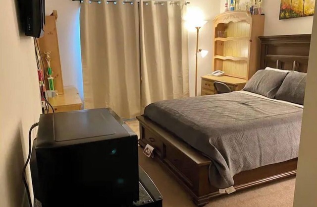 Van Gogh 3-Comfy Private Rm in single family home