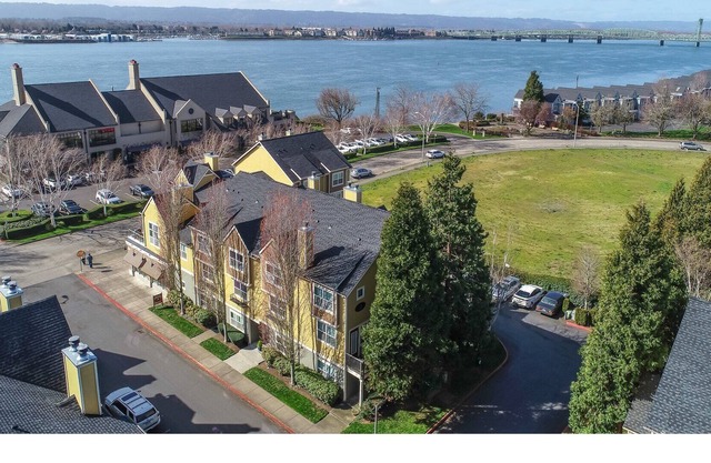 Vancouver Condo near Columbia River just 11 min. away from PDX