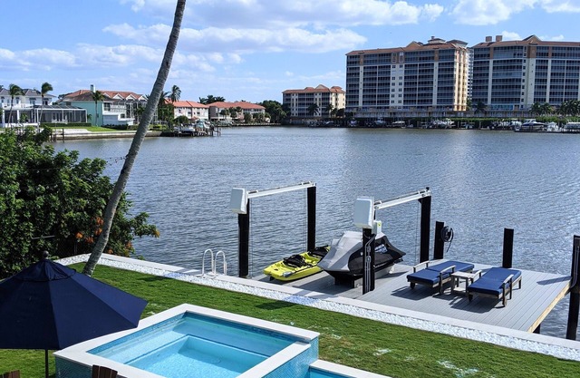 Vanderbilt Lagoon Waterfront Home - HUGE VIEWS - Walk to Vanderbilt Beach