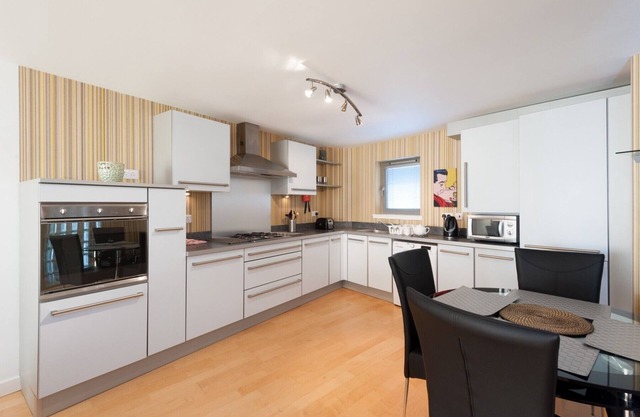 Vantage Apartments - Clyde Street, River view with balcony