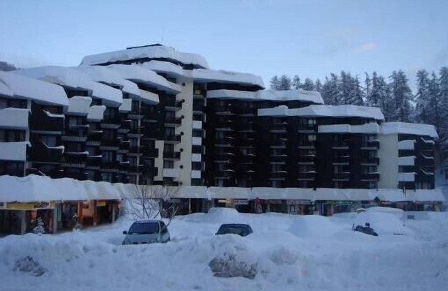 Vars les claux 1850 - Resort center - opposite slopes, gondolas and ESF