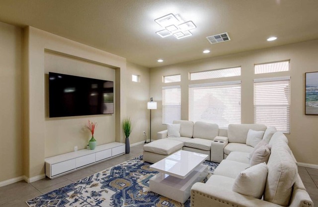 Vegas 5BR 6Bed Ideal Staycation Home