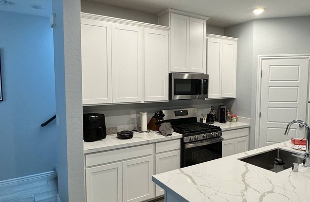 VEGAS Brand New Upgraded 4-Bed Home, Near Strip