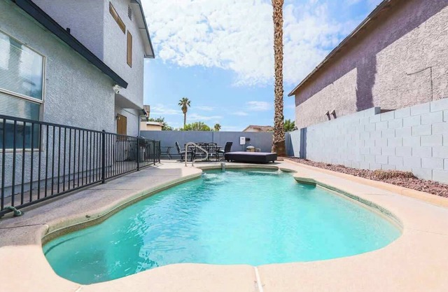 Vegas Living Gorgeous Home with Pool Near The Strip