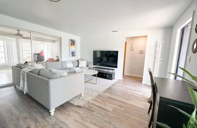 Venice House 5 minutes from the Beachn