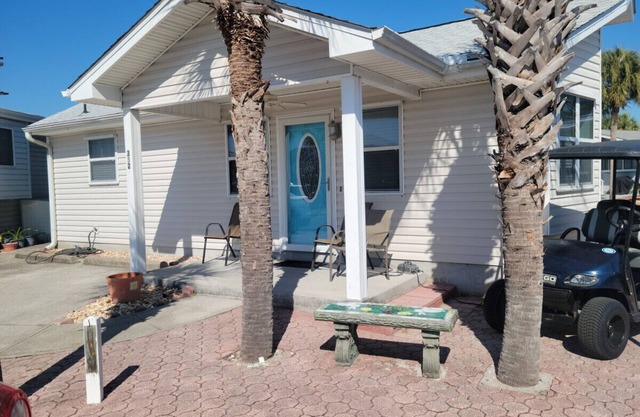 Venture Out, #352 Amberjack Dr. Comes WITH GOLF CART!