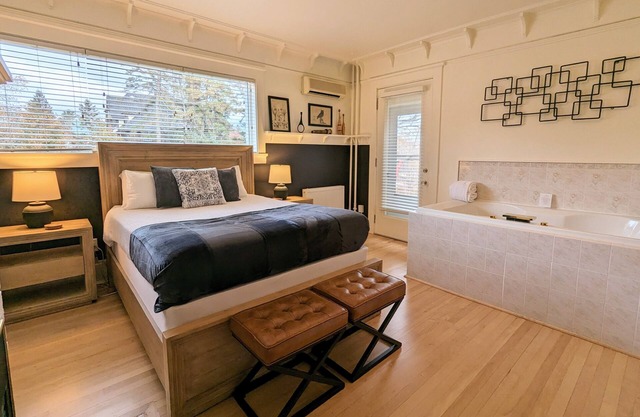 Veranda Suite w/Jacuzzi & Sauna