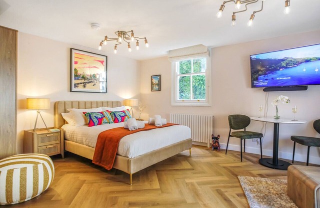 Very best location - Large Luxury Studio by river