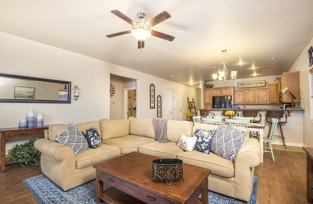 Very Comfortable Family Friendly Home In Town W/Open Layout & 500 MB Internet!