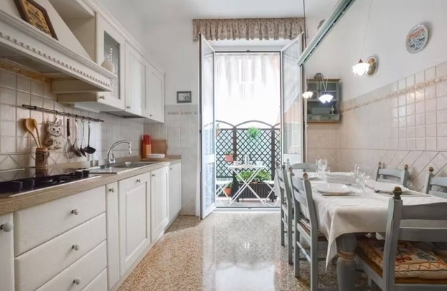 Very large 170m2 1.5 bathrooms with Hammam Up to 10 guests Private parking