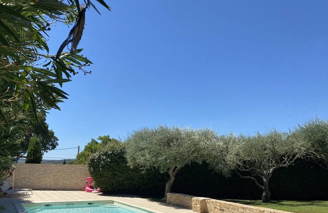 Very nice air-conditioned house - private swimming pool - very quiet neighborhood.