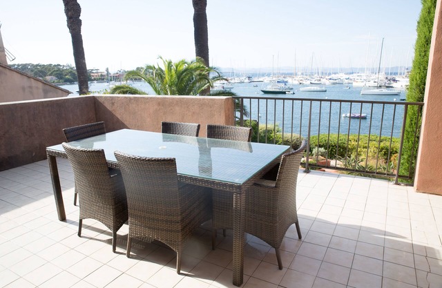 Very nice apartment on Porquerolles, large terrace with stunning views