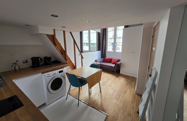 Very Nice Bright and Character Studio at the Foot of the Town Hall