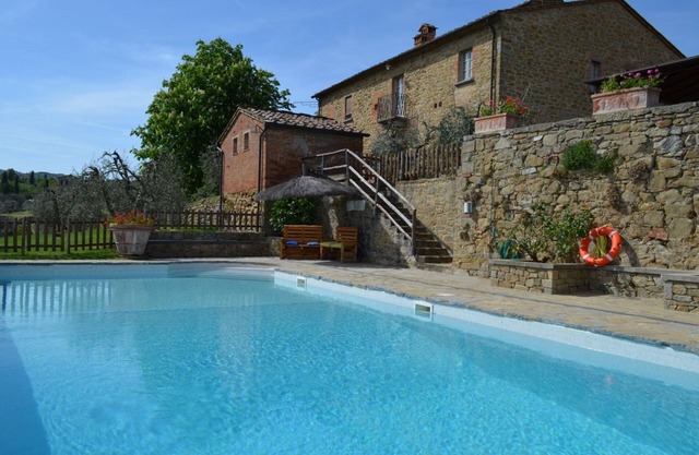Very nice tuscan villa with private pool in beautiful position and so close to the very nice old cen