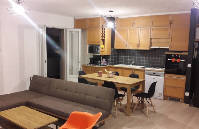 VERY PLEASANT T4 AIR CONDITIONED RENOVATED NEAR THE BEACH