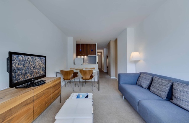 Very pretty apartment, well located, great view