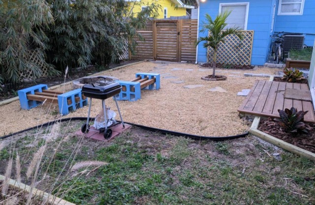 Very private, backyard cottage near Downtown Dunedin. 15 mins from beaches