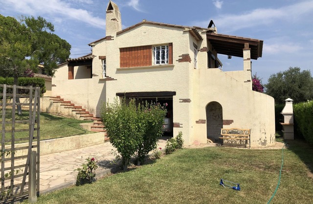 Very quiet villa on a slope, suitable for children