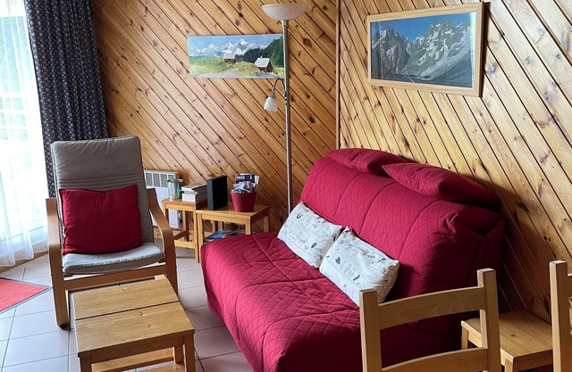 Very well-equipped T2 apartment, located near cable car, train station, shops, .