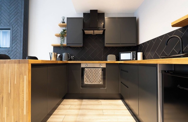 Vibe Apartment 1 - Sleeps 6 - Central Blackpool