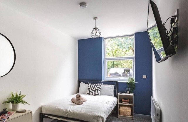 Vibrant 1-bed Apartment in Derby by Renzo, Central Location!