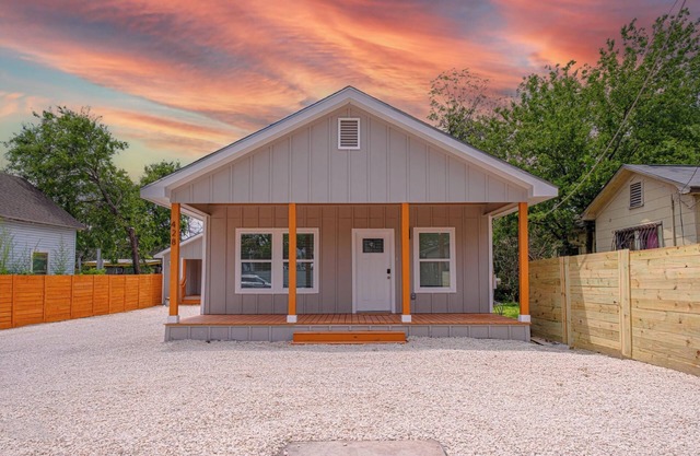 Vibrant 4BR/3BA Oasis Near Happy Downtown!