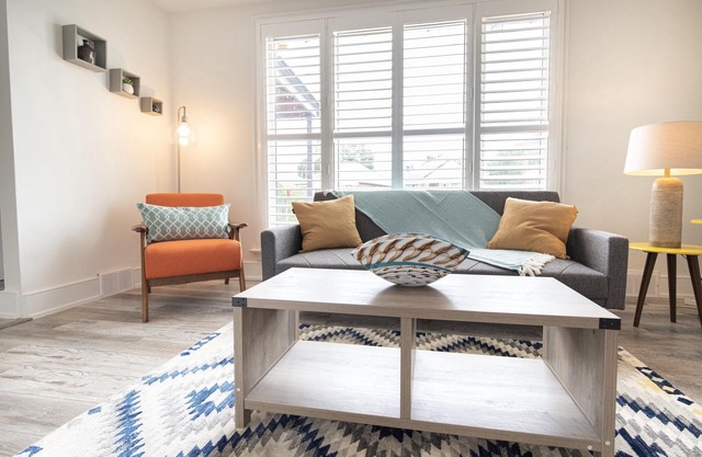 ❤ Vibrant ColourPop House [2 Bedrooms|1 Bath]