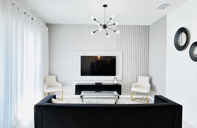 Vibrant, Modern Condo, Storey Lake Resort, within minutes of Orlando Attractions