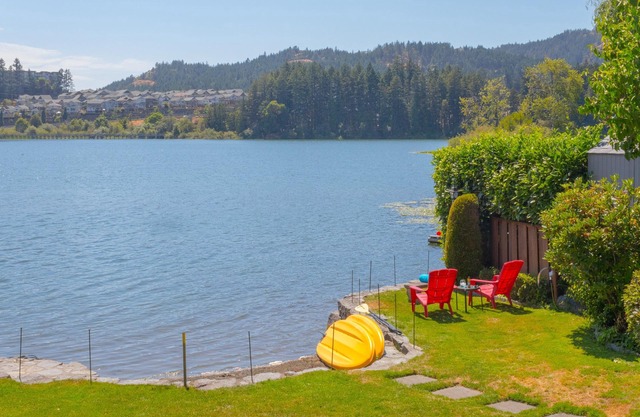 Victoria - Stunning 2 bedroom Lakefront Suite