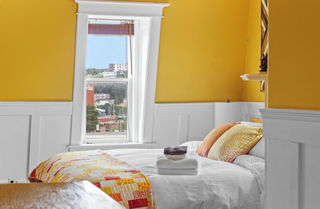 Victorian Jellybean Gem | 3Bd | King Main | 2.5Ba