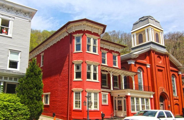 Victorian Mansion in the heart of historic Jim Thorpe
