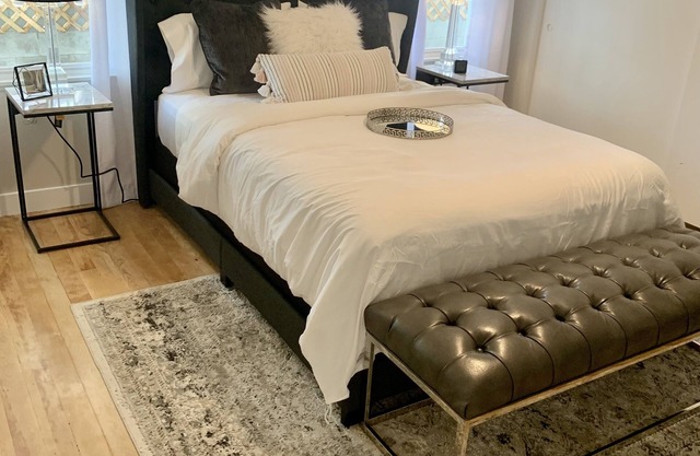Victorian Square Villa next the Nugget Casino & Minutes from Downton Reno!