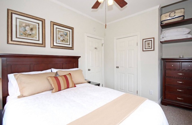 Victorian Unit w/DT Views. Loft, Minutes. to Zoo, Beach, Balboa Park, Airport