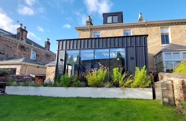 Victorian Villa in Leafy Suburb with Sauna and Hot tub