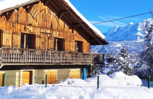 View not overlooked front of the chain of Mt BLANC ground floor with private terrace