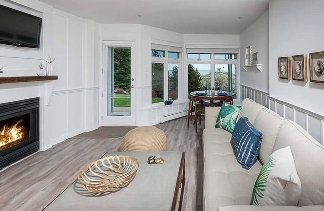 ViewPoint - 1BR Bedroom View Suite 107