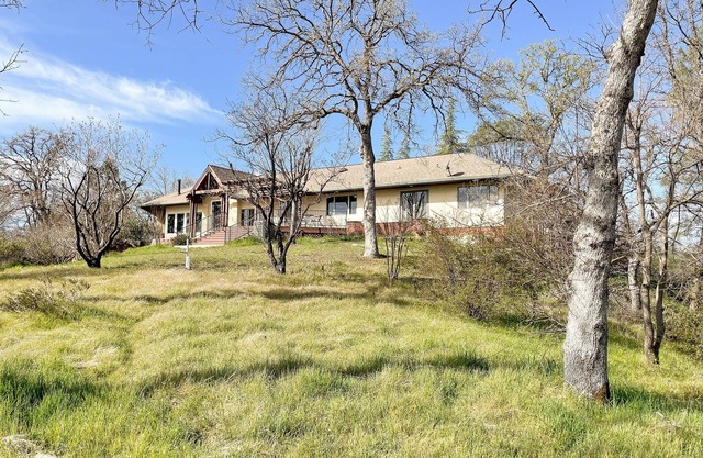 ViewPoint Lodge - Beautiful 22-Acre Palo Cedro Home