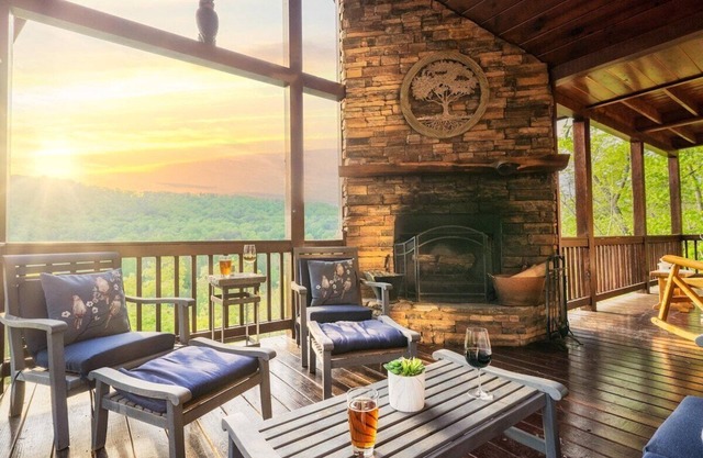 Views | Game Room | Hot Tub | EV Charger | Convenient Location Downtown/Aska